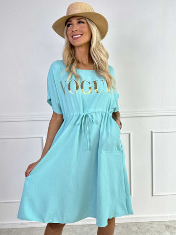 Ada - Söt klänning med vogue över bröstet