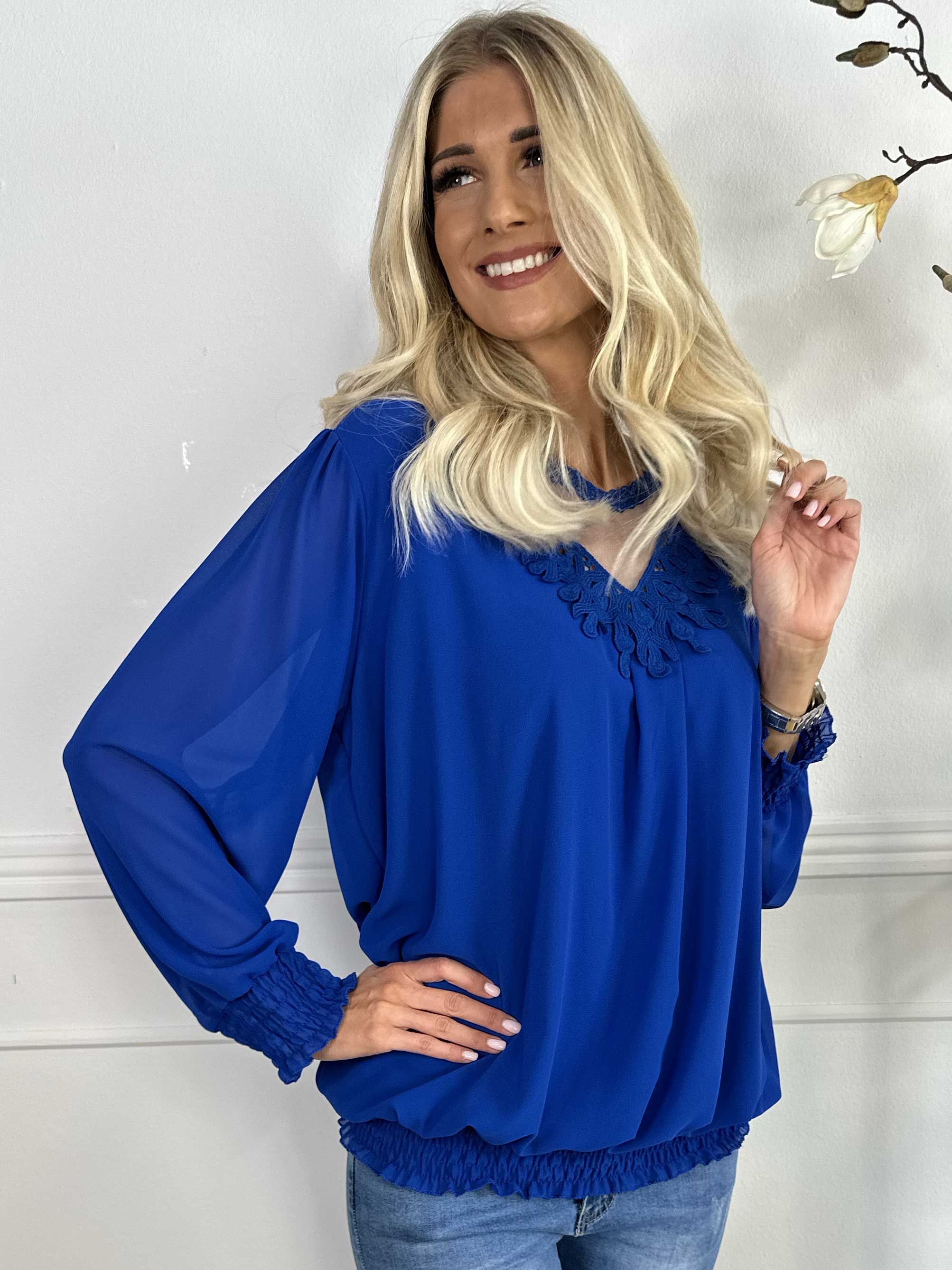 Addison - Tunika i chiffong med urringningsdetaljer