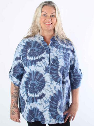 Akella - Mönstrad plus size skjorta i ljust bomullstyg