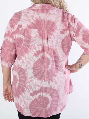 Akella - Mönstrad plus size skjorta i ljust bomullstyg