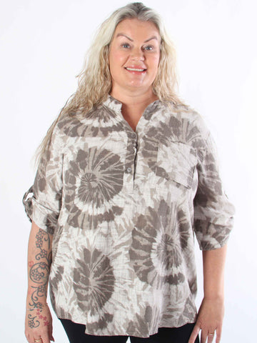 Akella - Mönstrad plus size skjorta i ljust bomullstyg