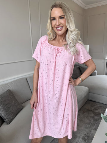 Aliz - Söt mjuk klänning med broderie anglaise