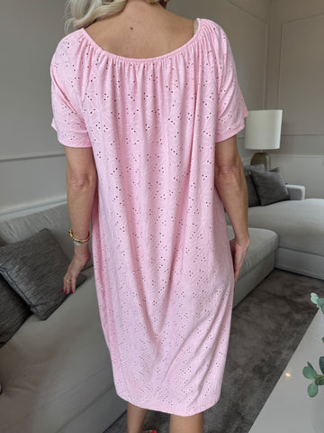 Aliz - Söt mjuk klänning med broderie anglaise