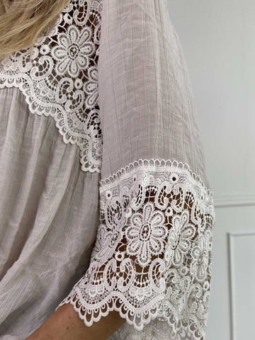 Alva - Söt tunika med söta broderade ärmar