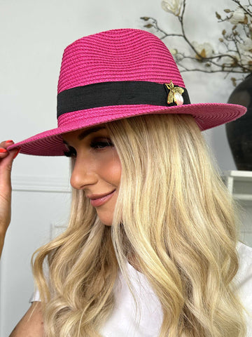 Amelia - Hatt med svart band och guldbi