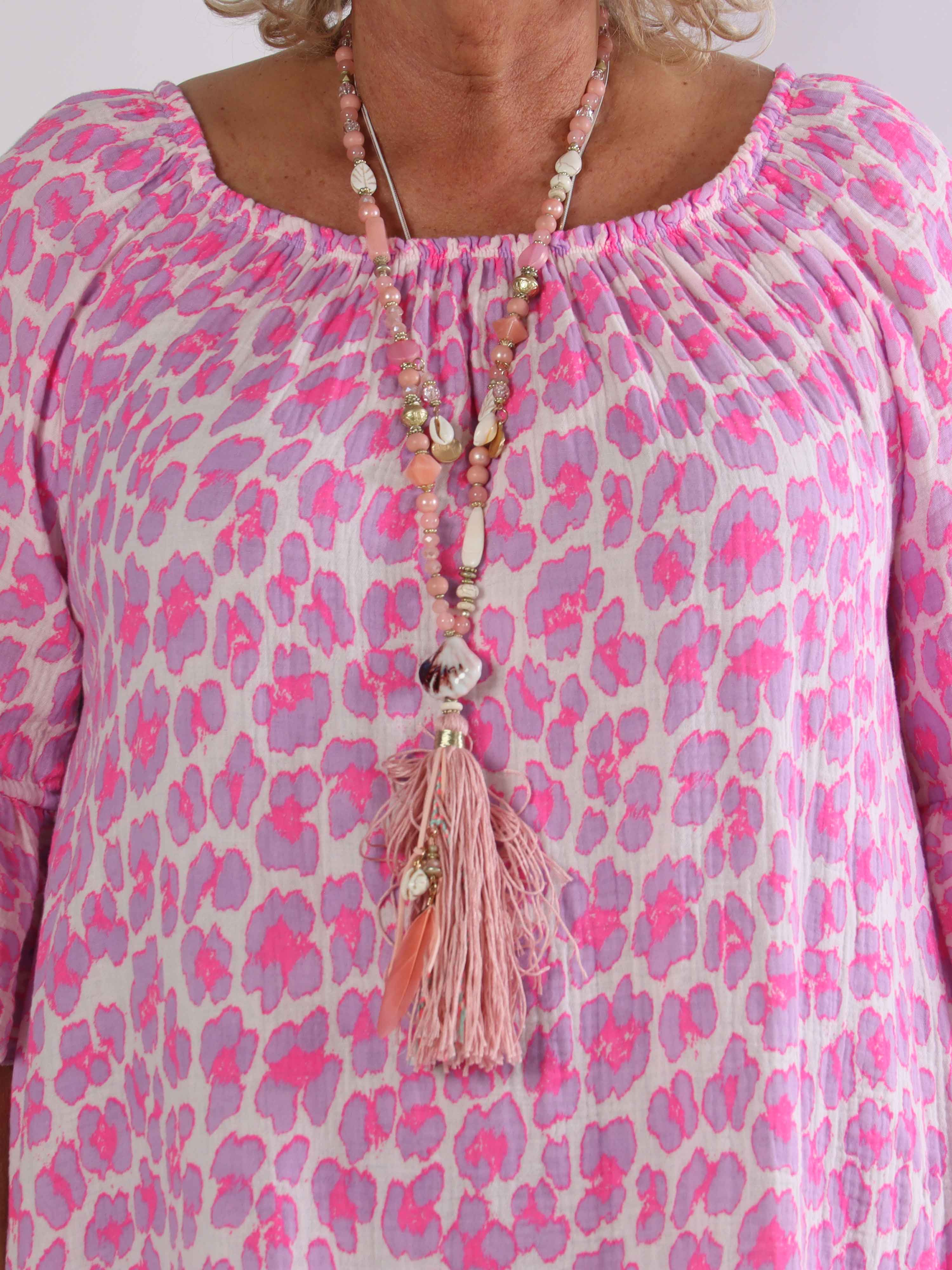 Antonella - Plus size kjole i blødt bomuldsbæk og bølge stof med et fint leoprint