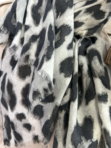 Arizona - Lätt scarf i leopardmönster