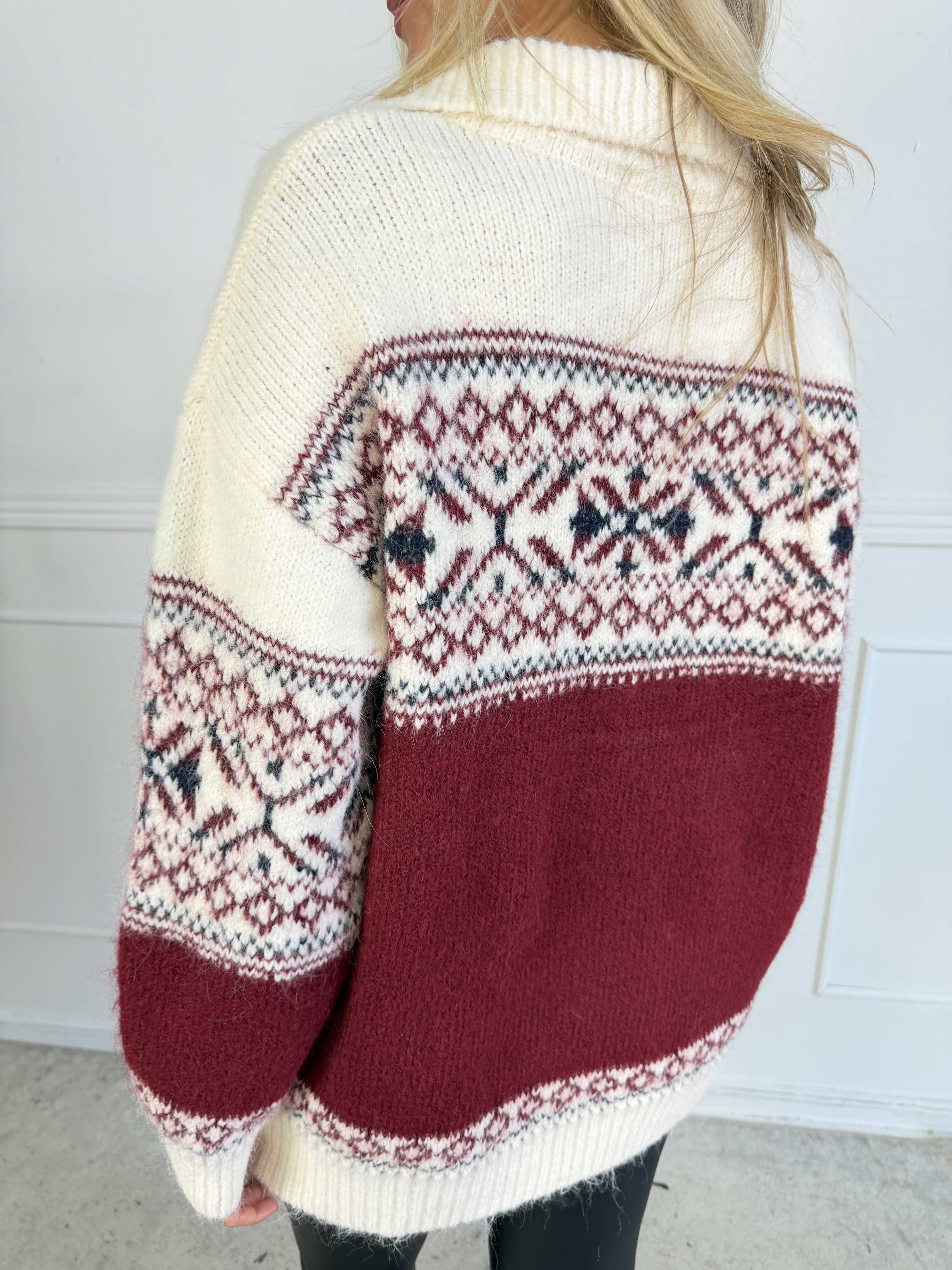 Asta - Varm och skön stickad tröja med snyggt mönster, fin krage och dragkedja i halsen