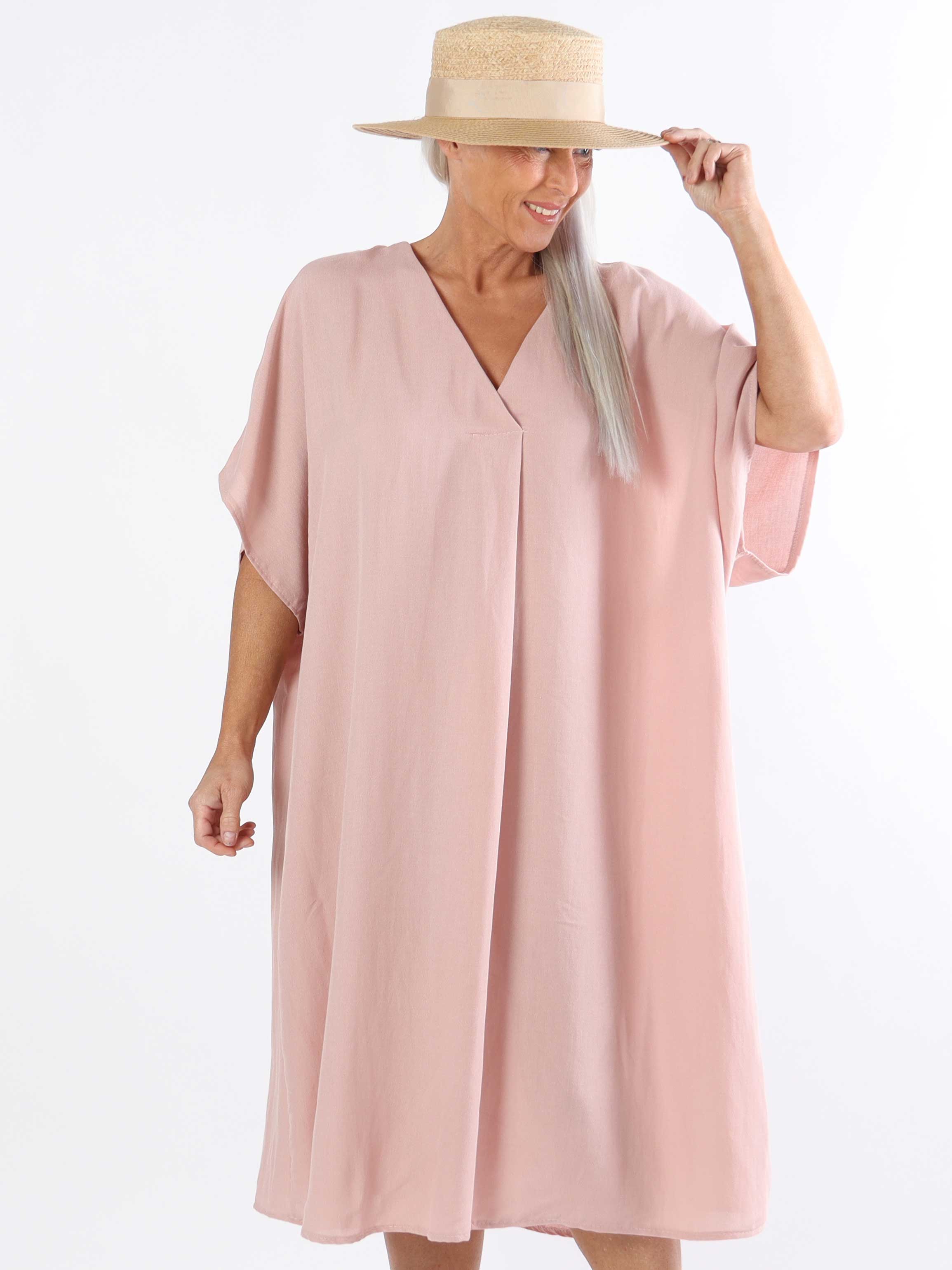 Astrid - Enkel plus size-klänning med v-ringning