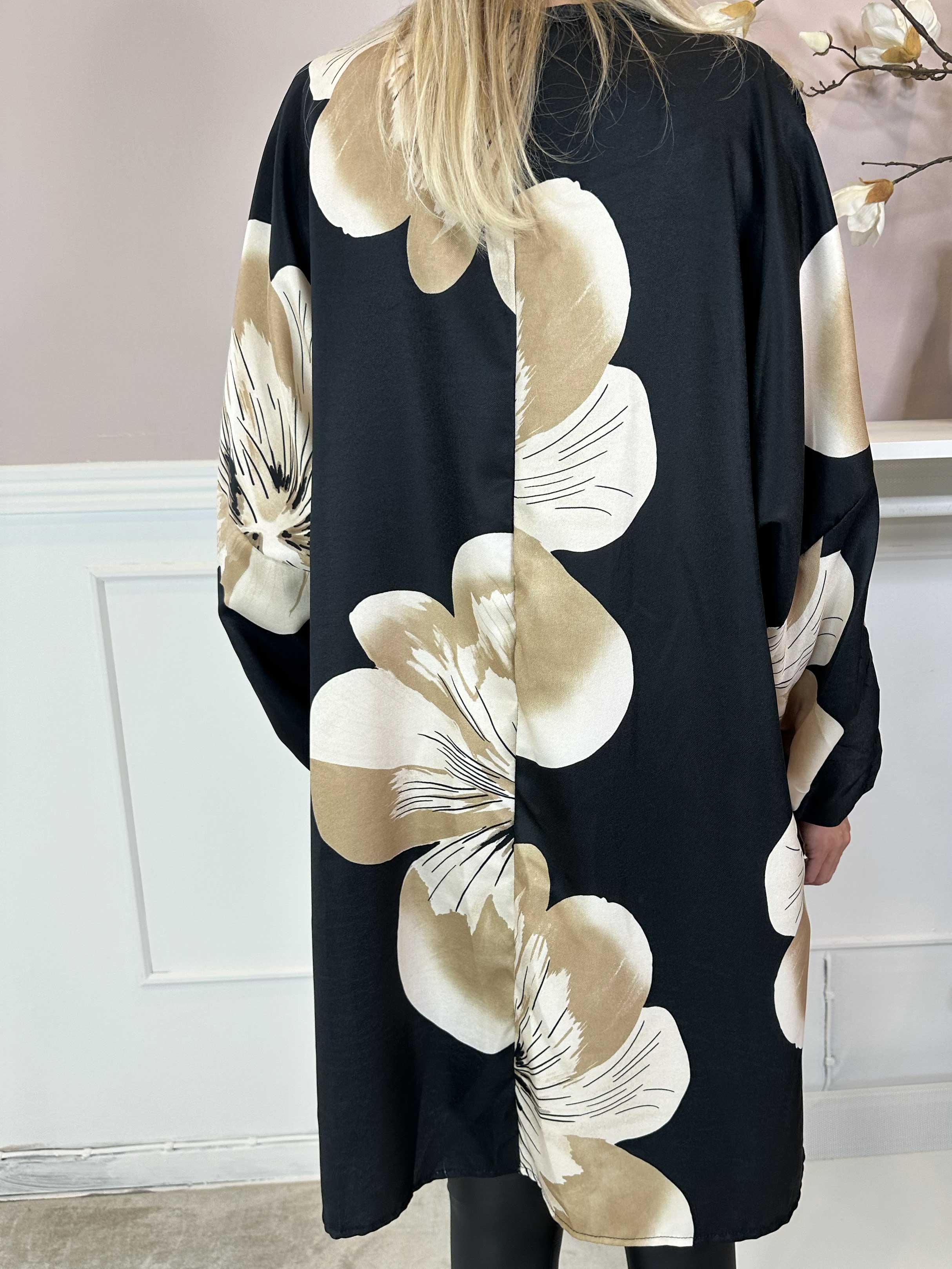 Aya L/S - Söt klänning i viskos med blommor