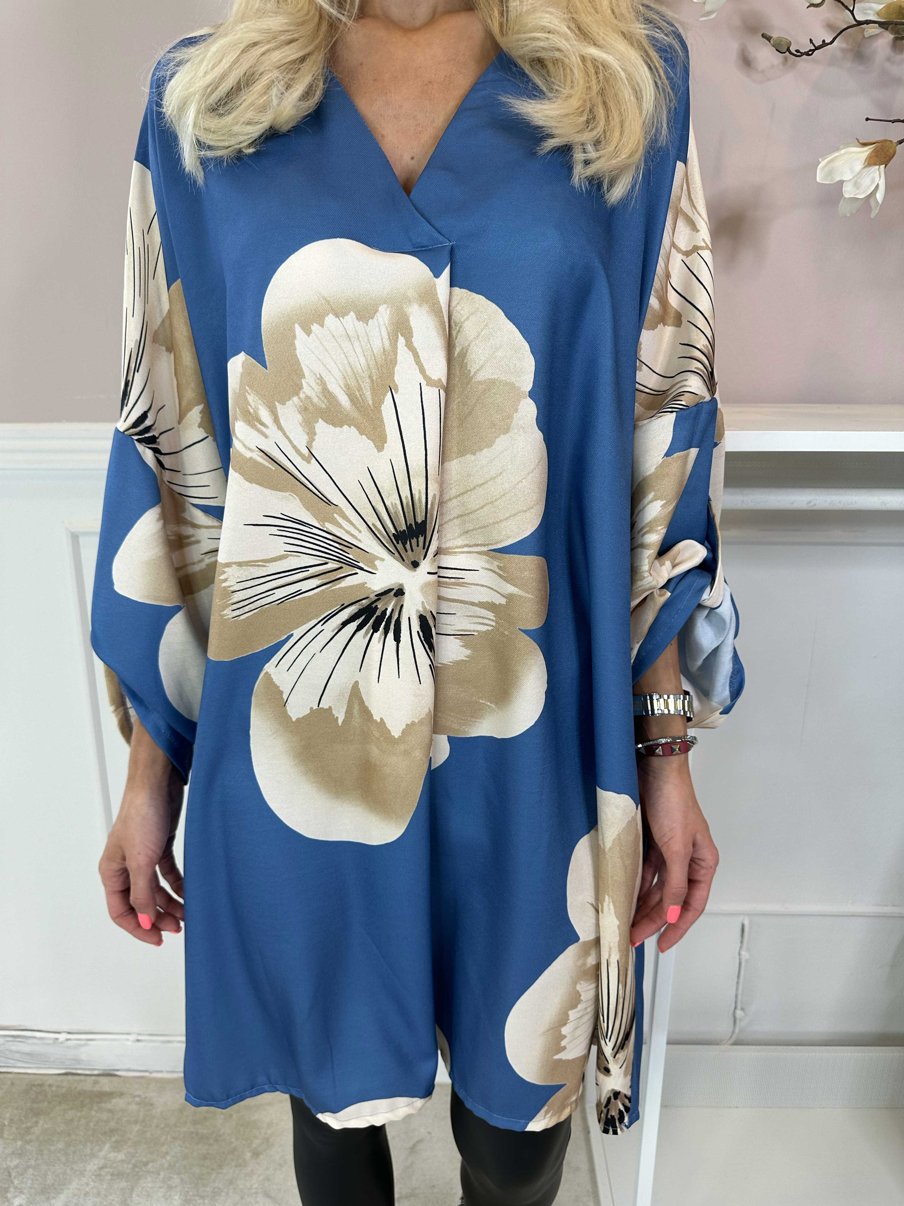 Aya L/S - Söt klänning i viskos med blommor