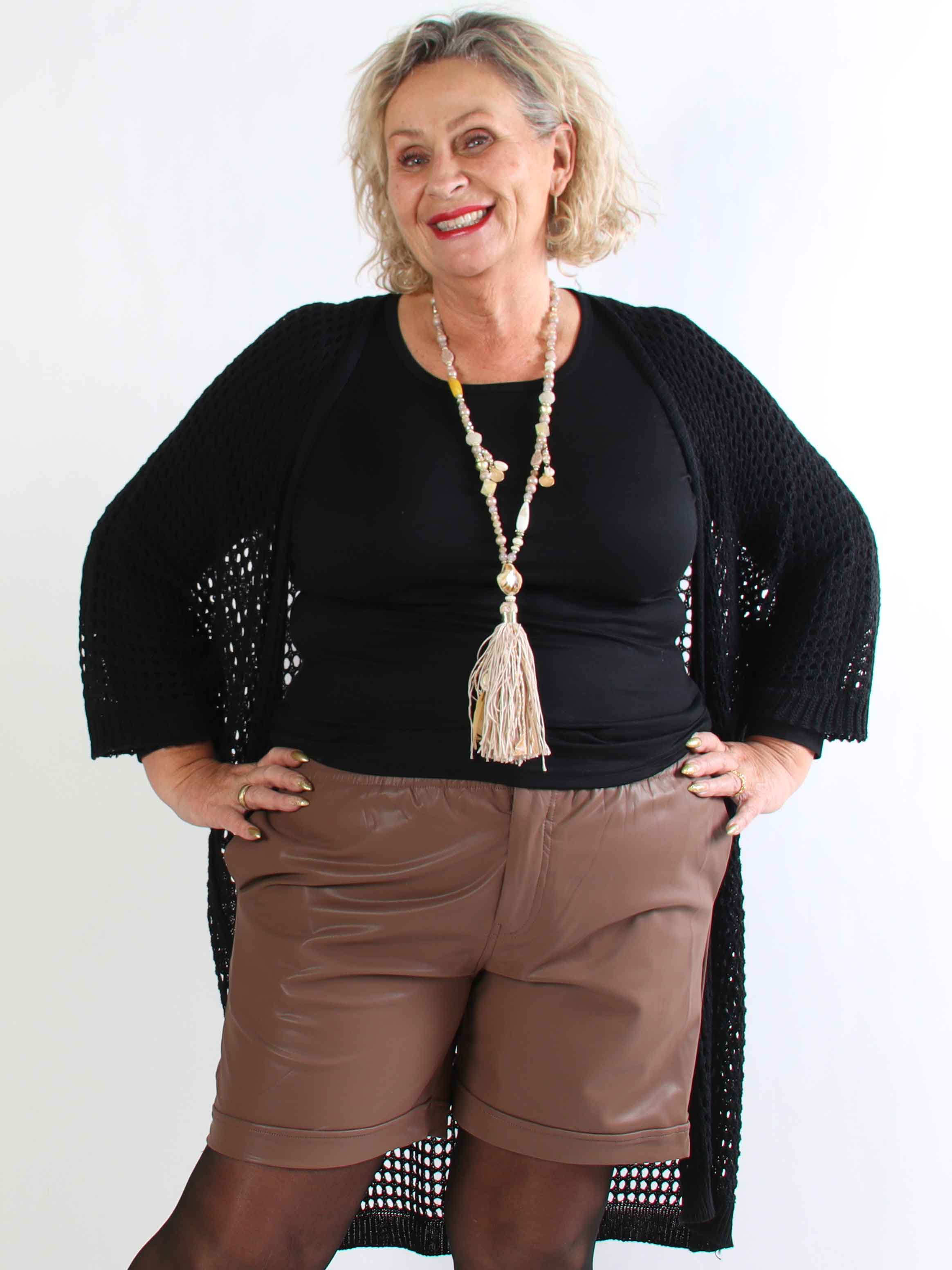 Beate - Læderlook shorts med høj talje