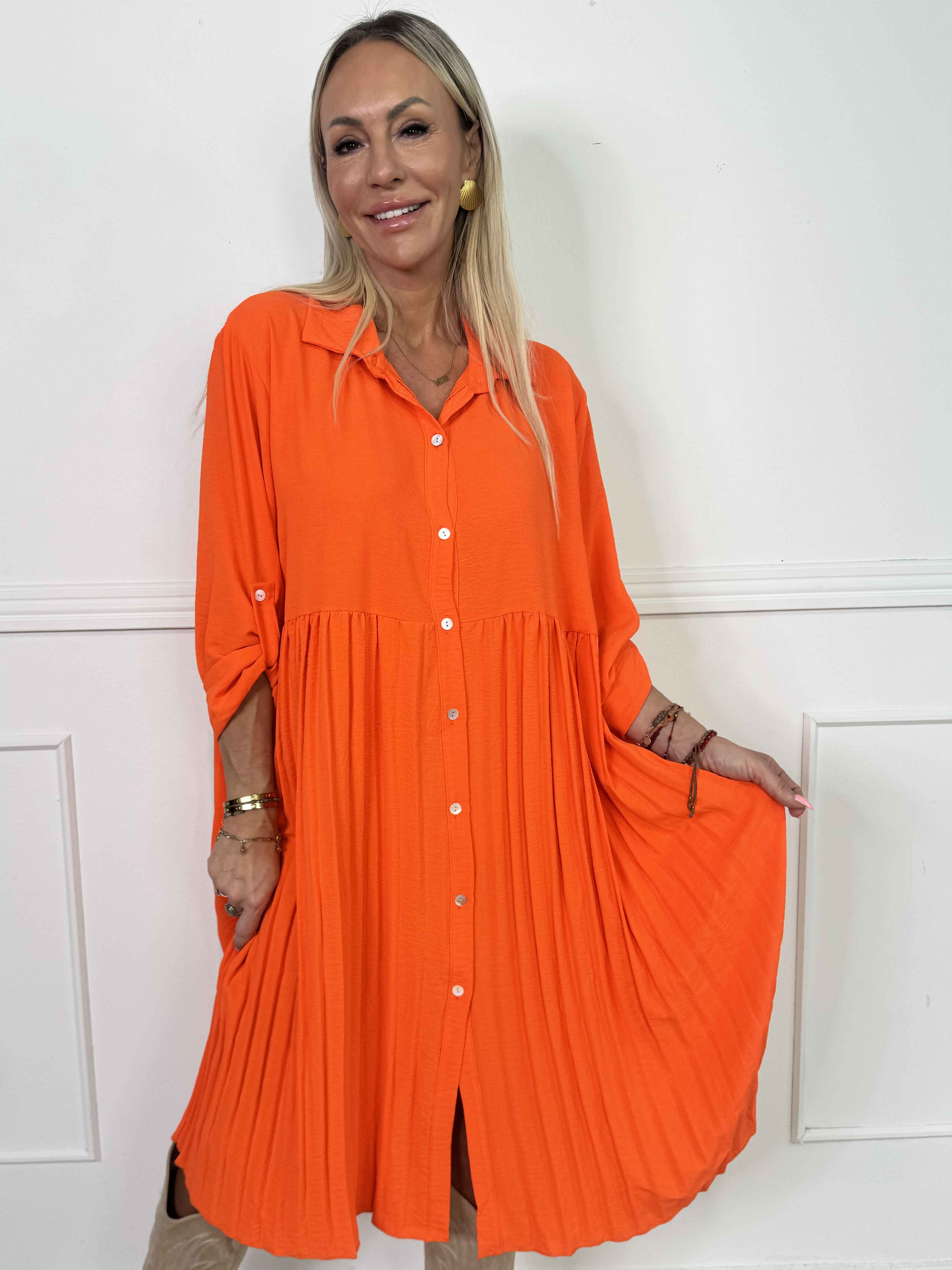 Betsy - Elegant skjortekjole i blød viskose med plisseret skørt