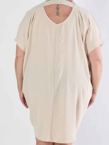 Bine - Söt plus size-klänning i lös passform med guldtryck på bröstet