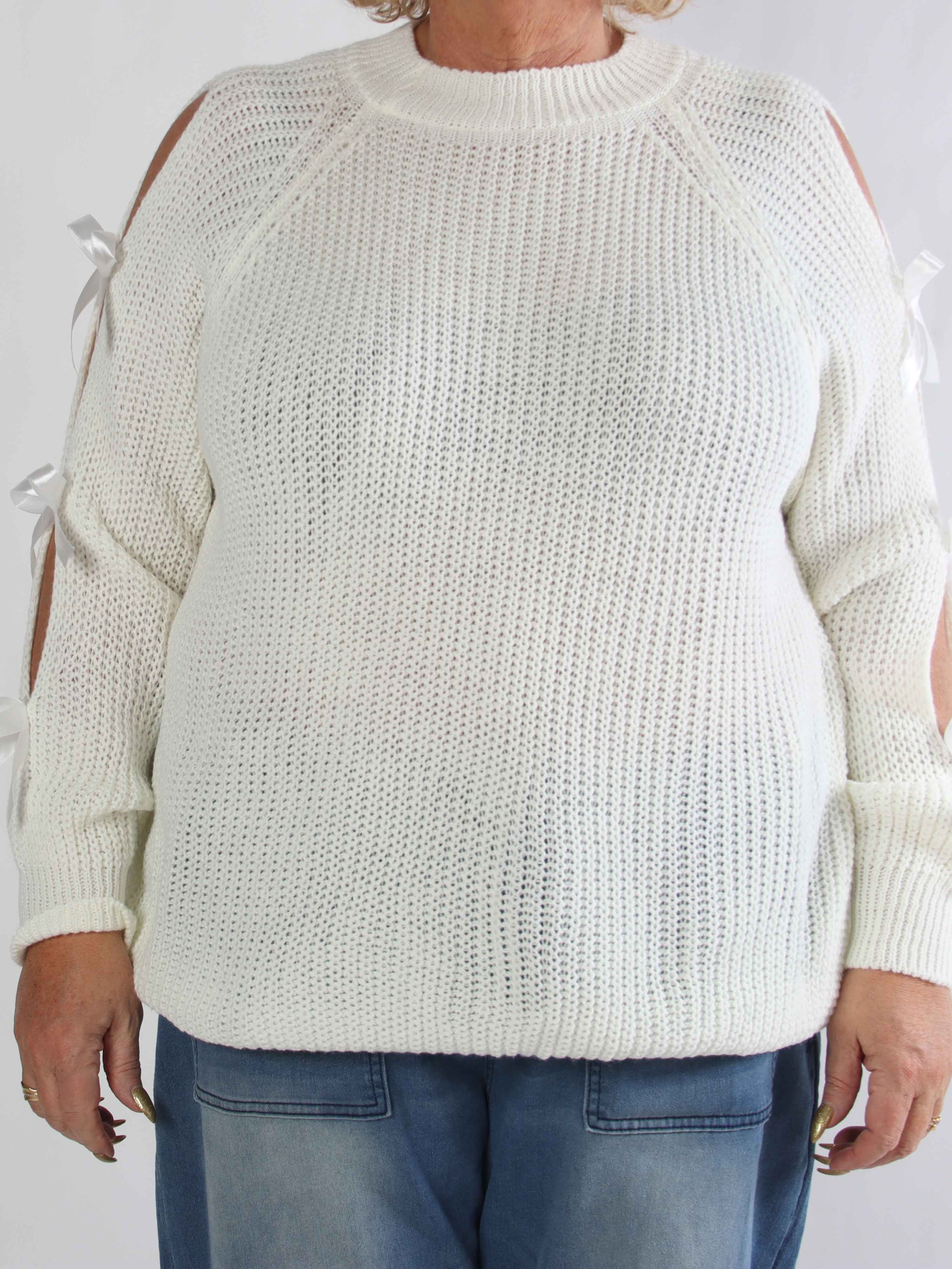 Birtha - Plus size strikbluse med små åbninger og sløjfer på ærmet