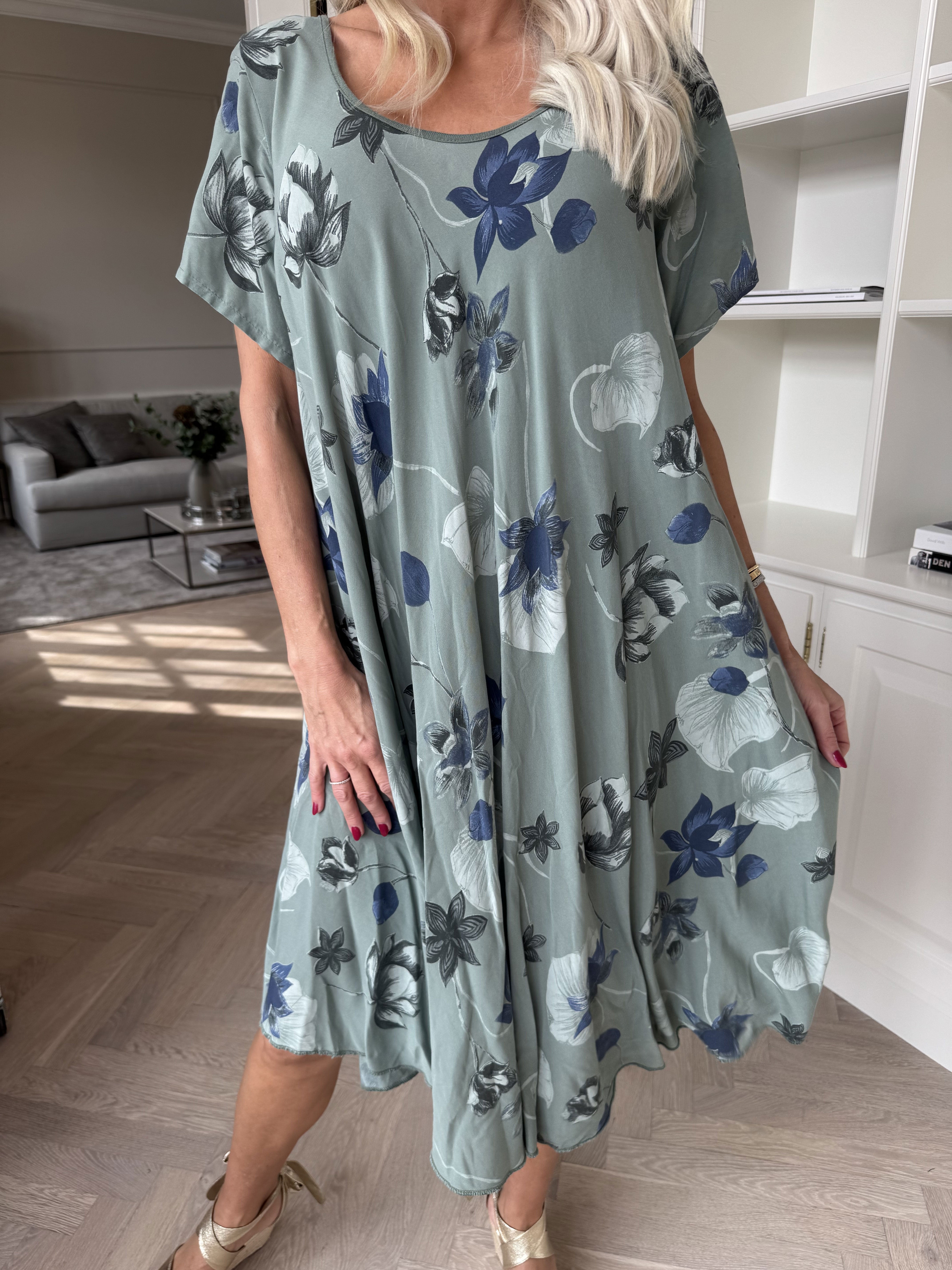 Bora - Söt tunikaklänning i bomull med blommigt tryck