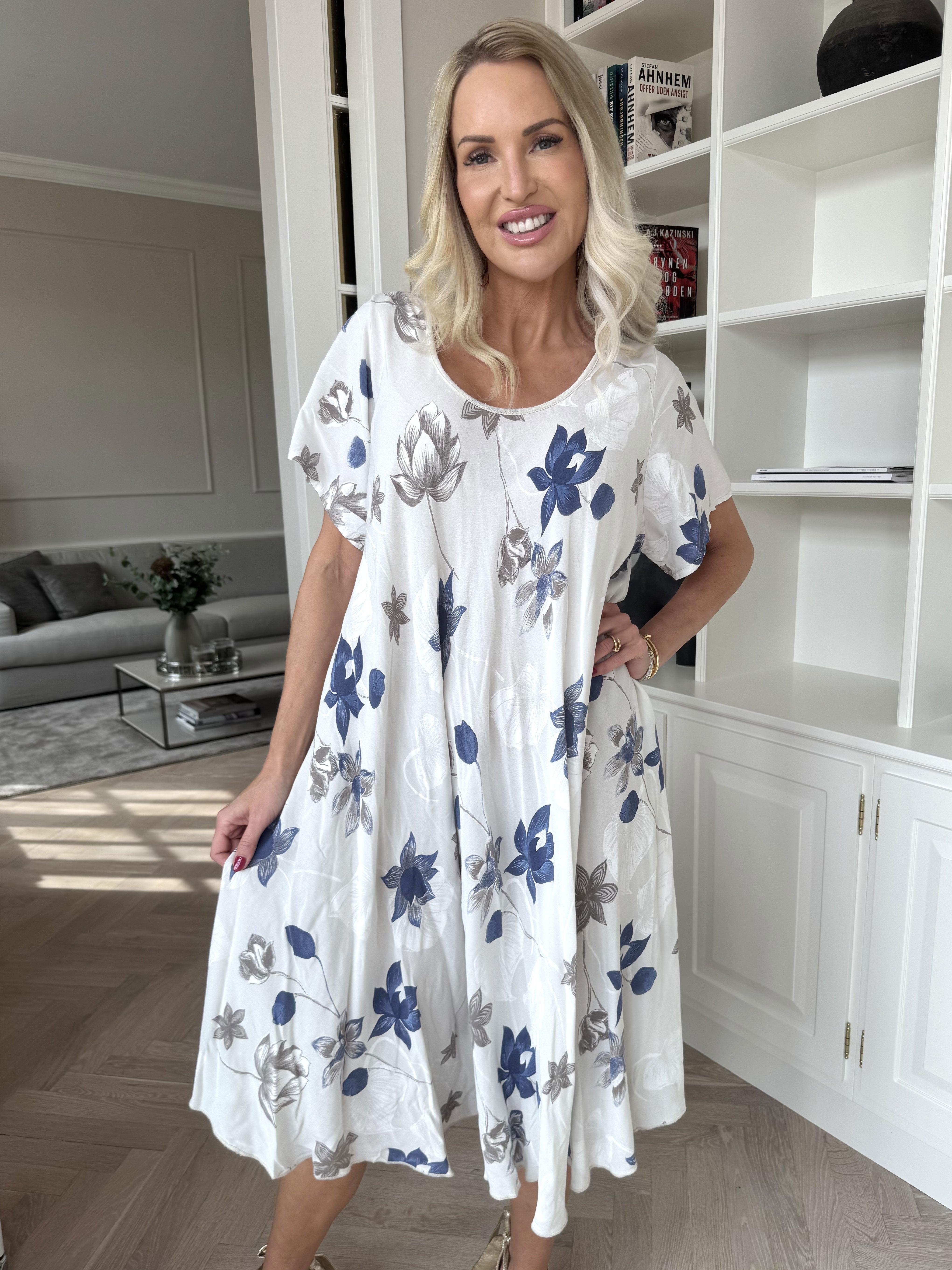 Bora - Söt tunikaklänning i bomull med blommigt tryck