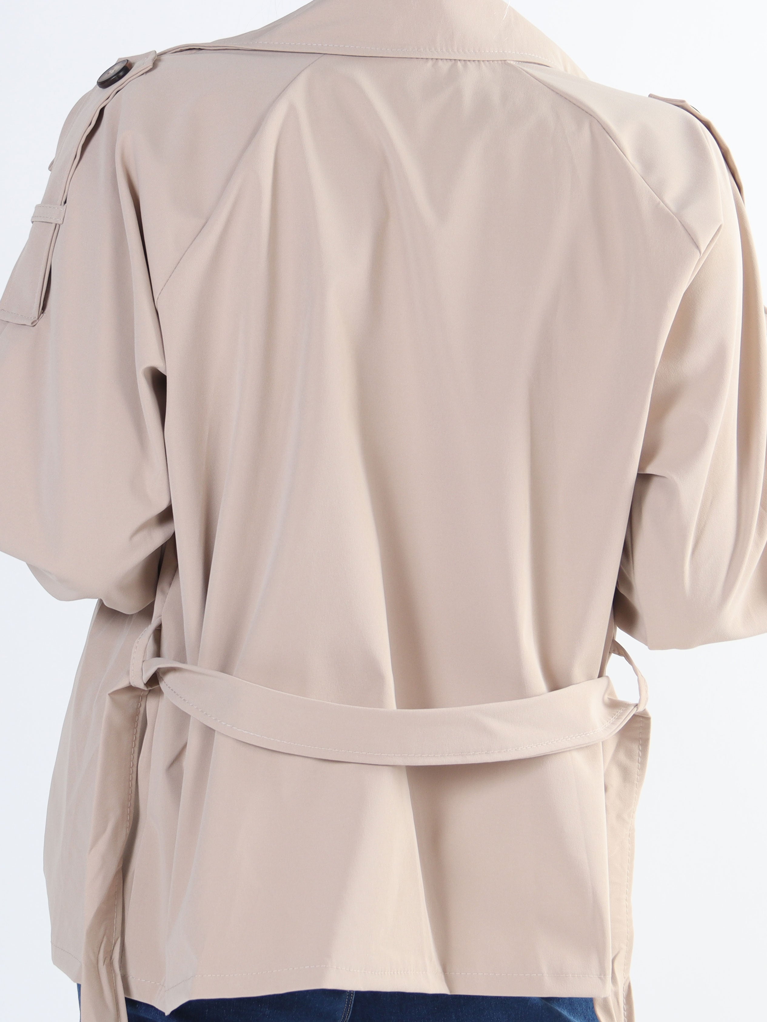 Carmen - Kort trenchcoat med knappar