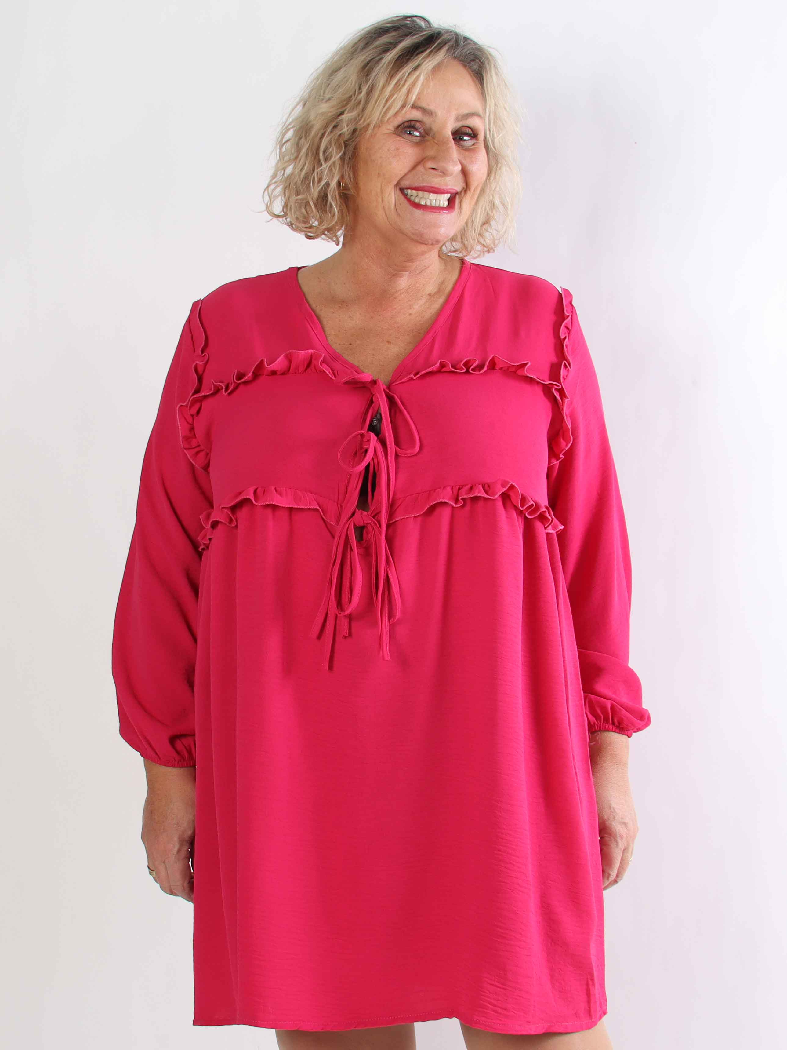 Catalina - Plus size tunikakjole i viskose med flæser og sløjfer