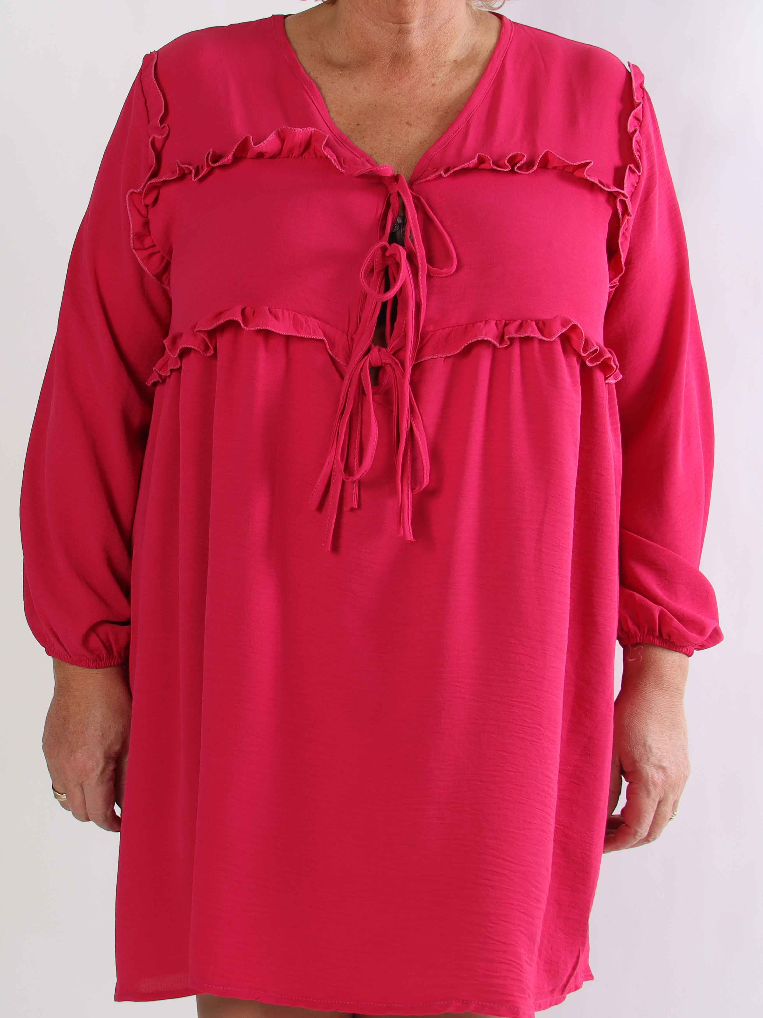 Catalina - Plus size tunikakjole i viskose med flæser og sløjfer