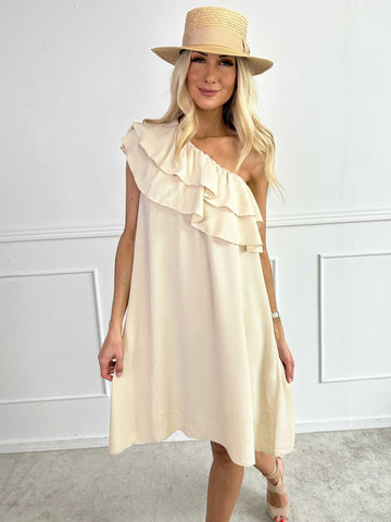 Catelyn - Söt one shoulder klänning med volanger
