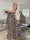 Chili Leo Dress - Leopardmönstrad klänning med volang i halsringningen