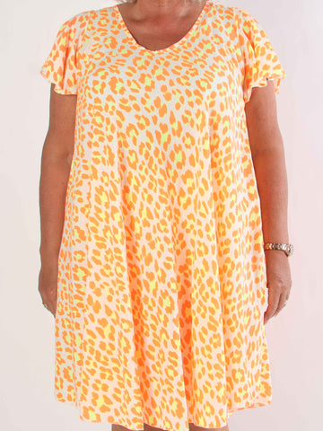 Chione - Söt plus size kklänning i A-form med leopardmönster