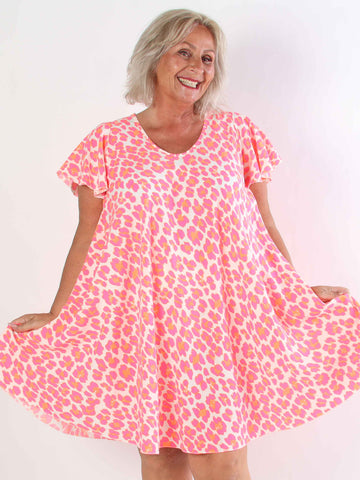 Chione - Söt plus size kklänning i A-form med leopardmönster