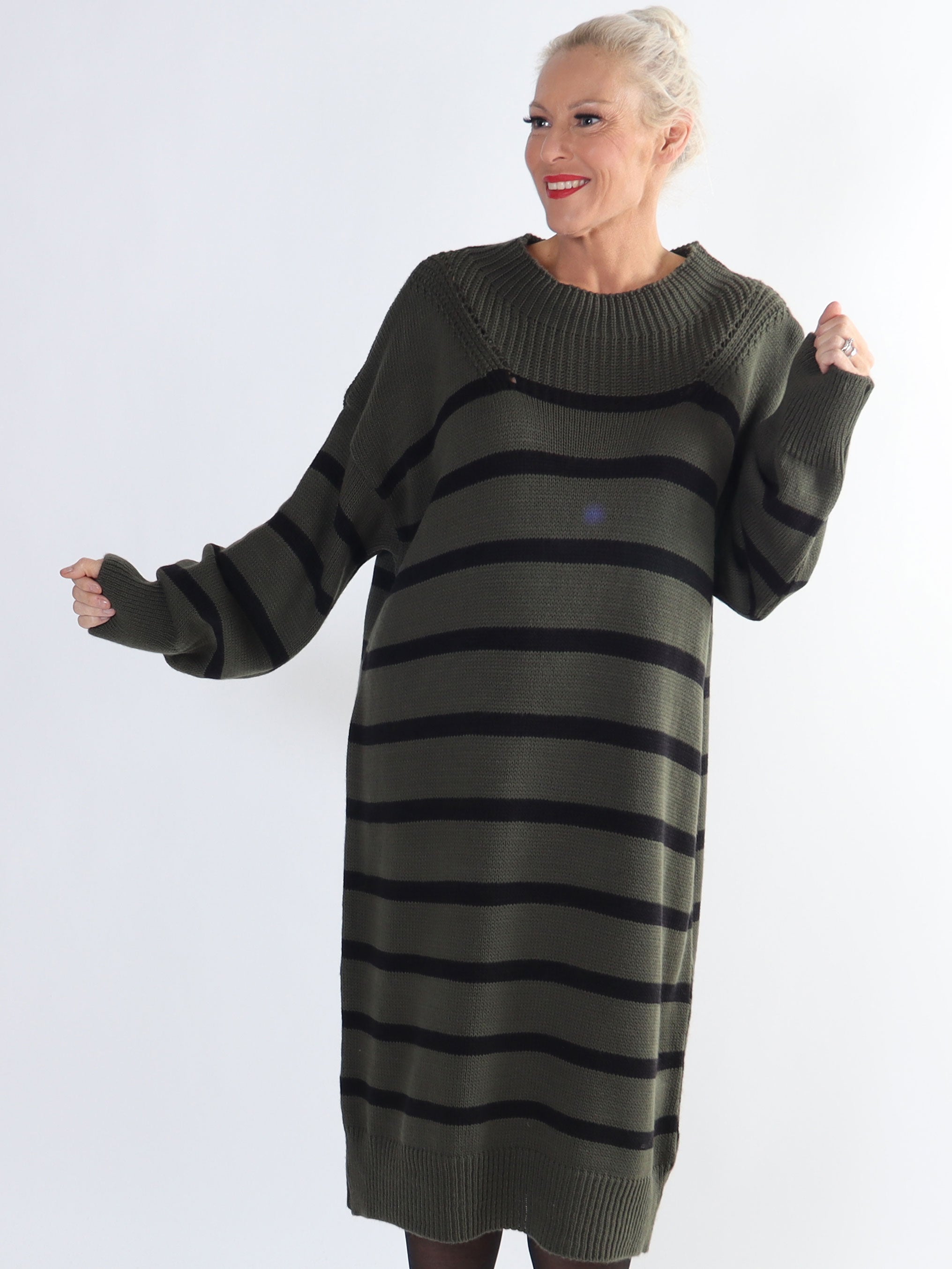 Ciara - Stickad klänning med ränder i stora storlekar