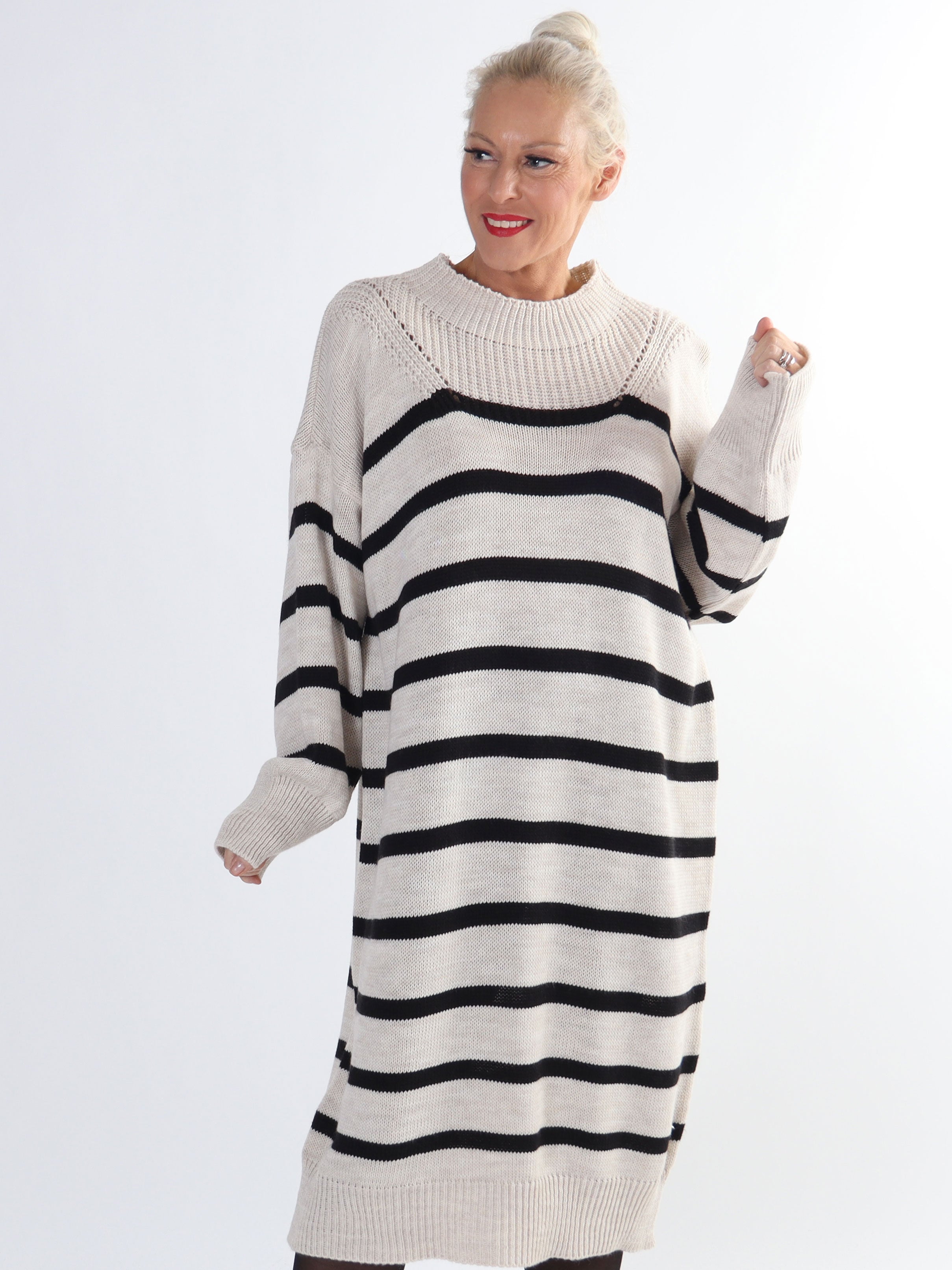 Ciara - Stickad klänning med ränder i stora storlekar