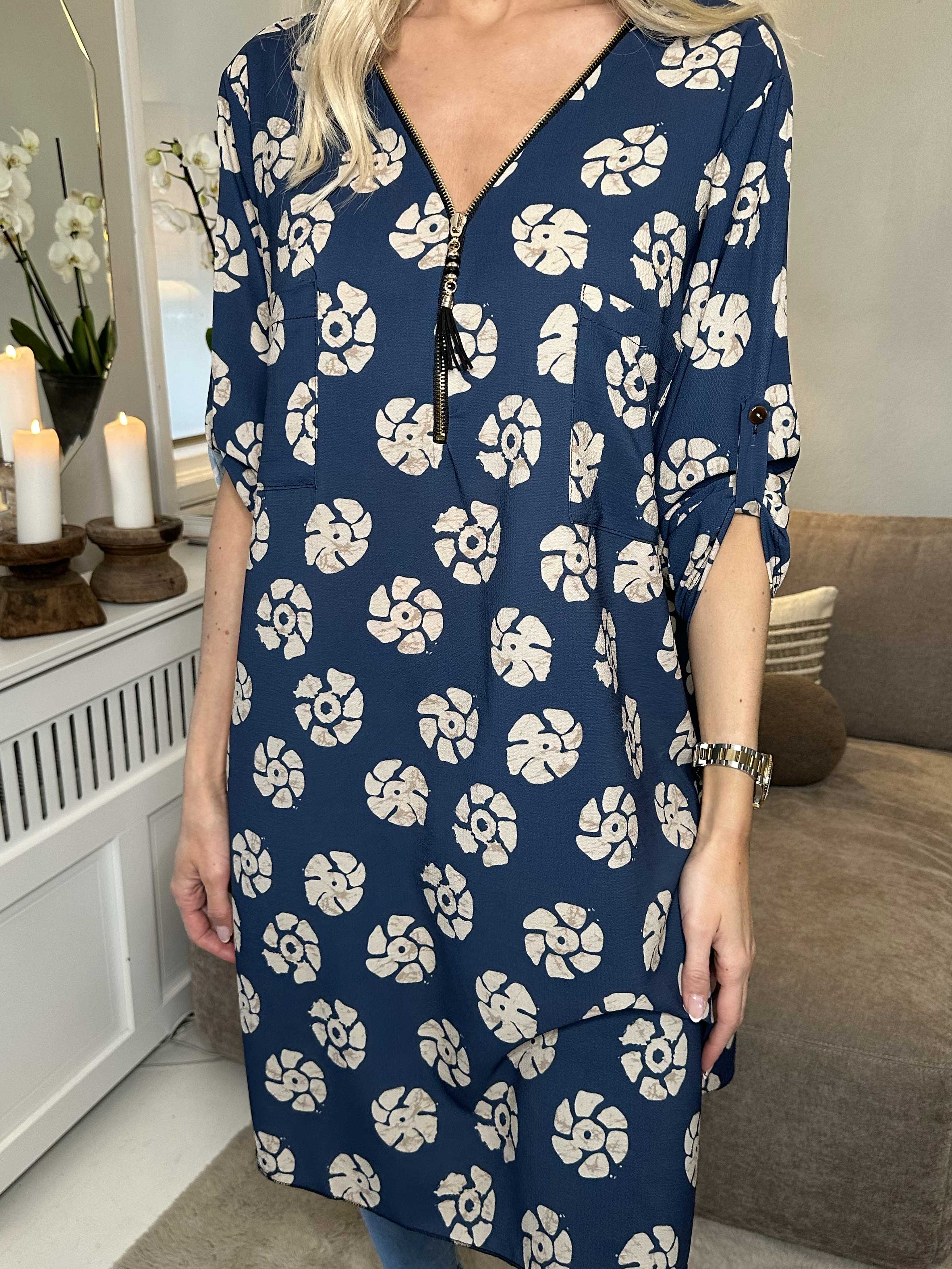 Claudia Print Dress - Tunikaklänning med tryck och dragkedja