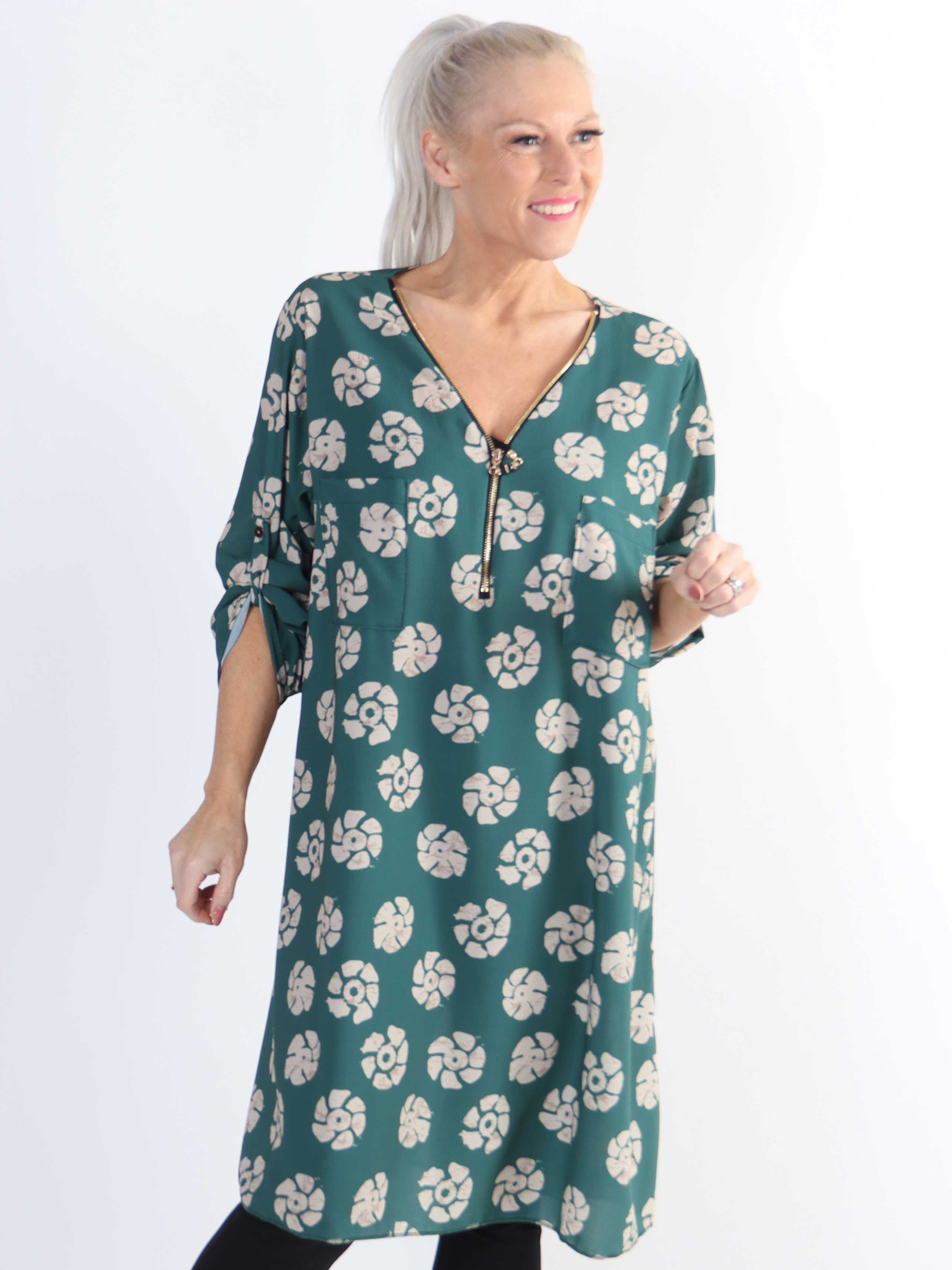 Claudia Print Dress - Tunikaklänning med tryck och dragkedja i plus size - Black