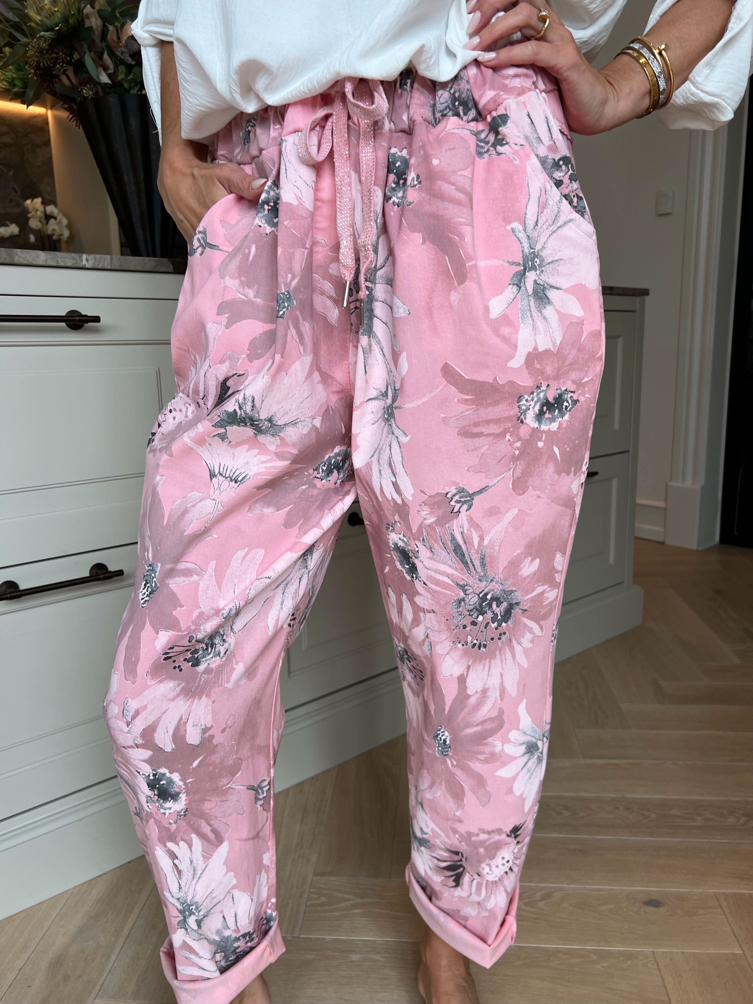Dakota - Bukser i viskoseblanding med blomsterprint, elastikkant og bindebånd i livet