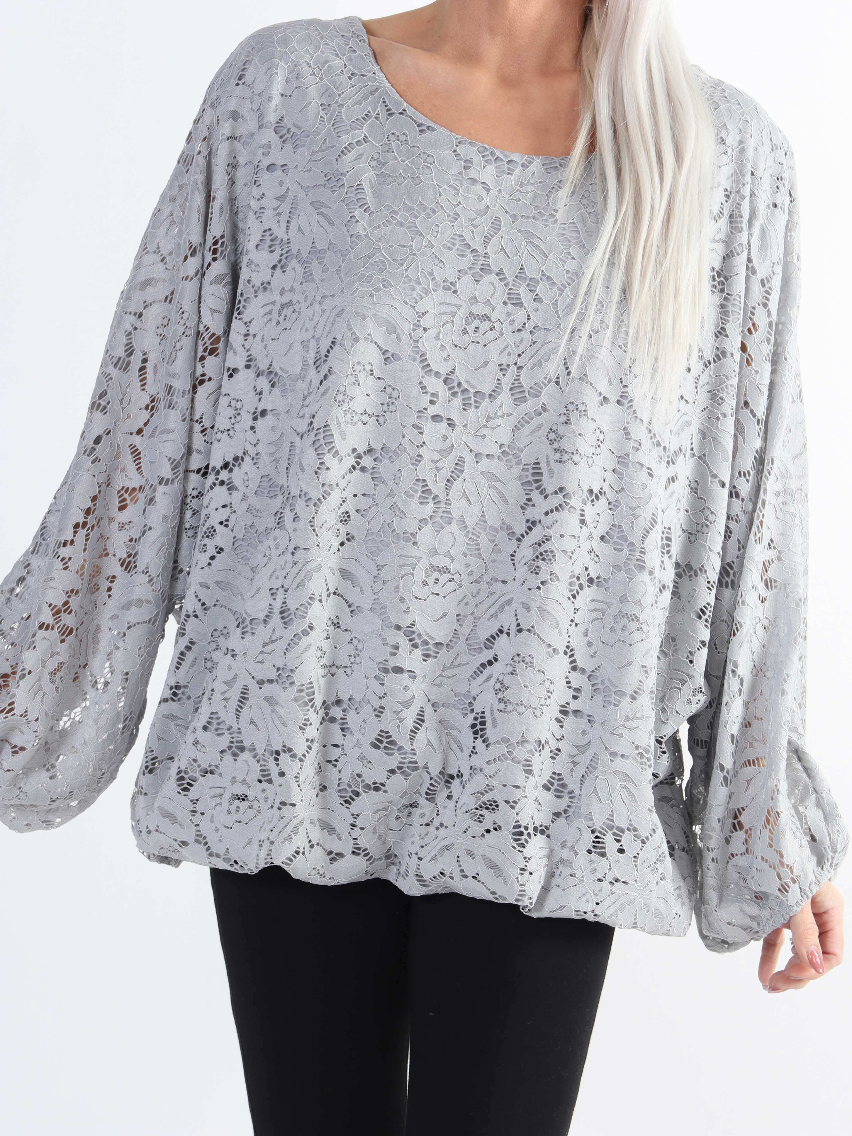 Destiny Lace - Plus size spetsblus med fladdermusärmar