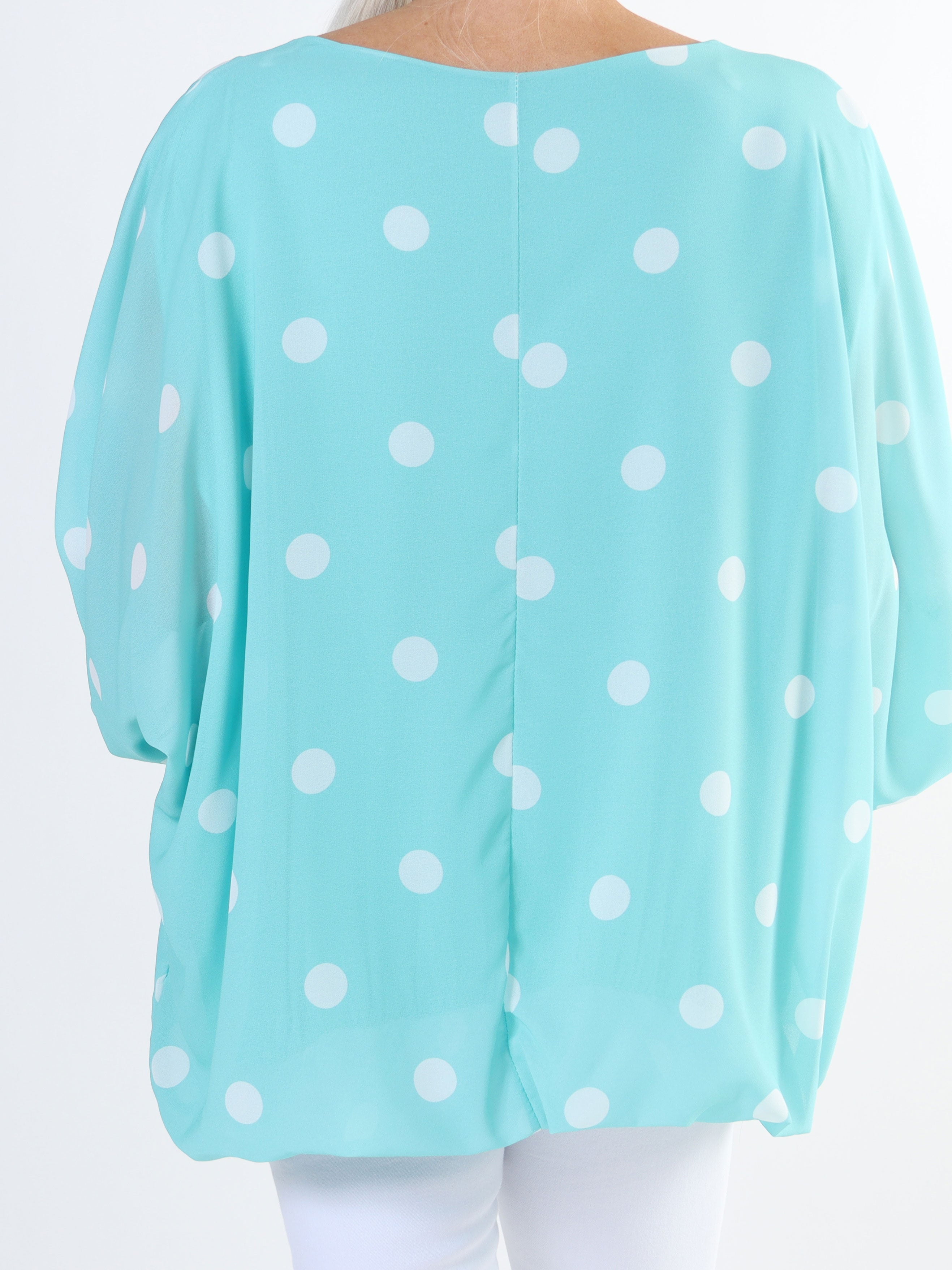 Destiny Dot - Plus size blus i chiffong med prickar