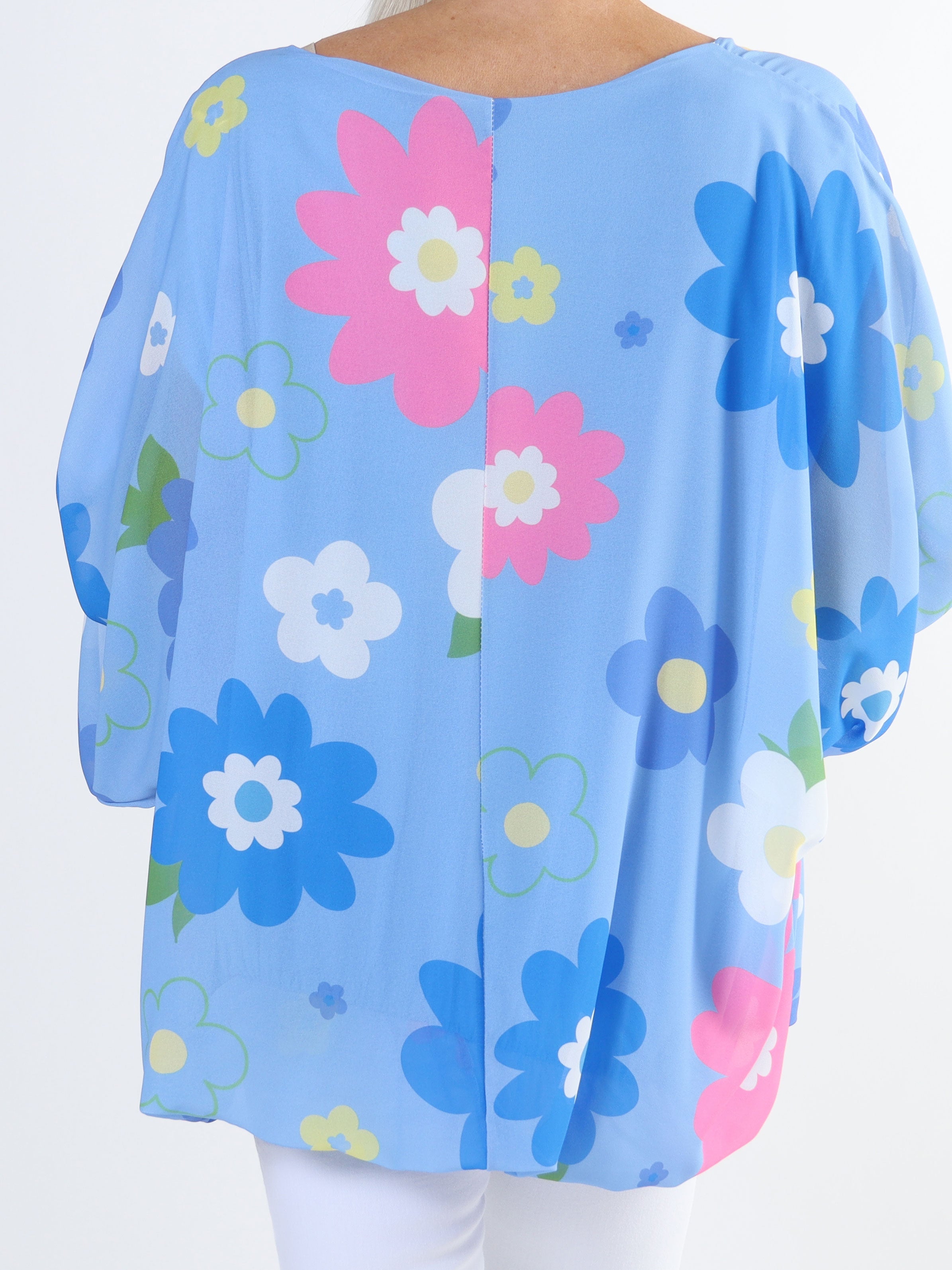 Destiny Flower - Chiffongblus med blommönster i plus size-modell