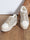 Djamila - Cremefarvede sneakers med fine guldglitterdetaljer og en bred beige sål