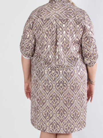Ebba Boho Long - Elastisk mönstrad klänning i plus size med guldprickar