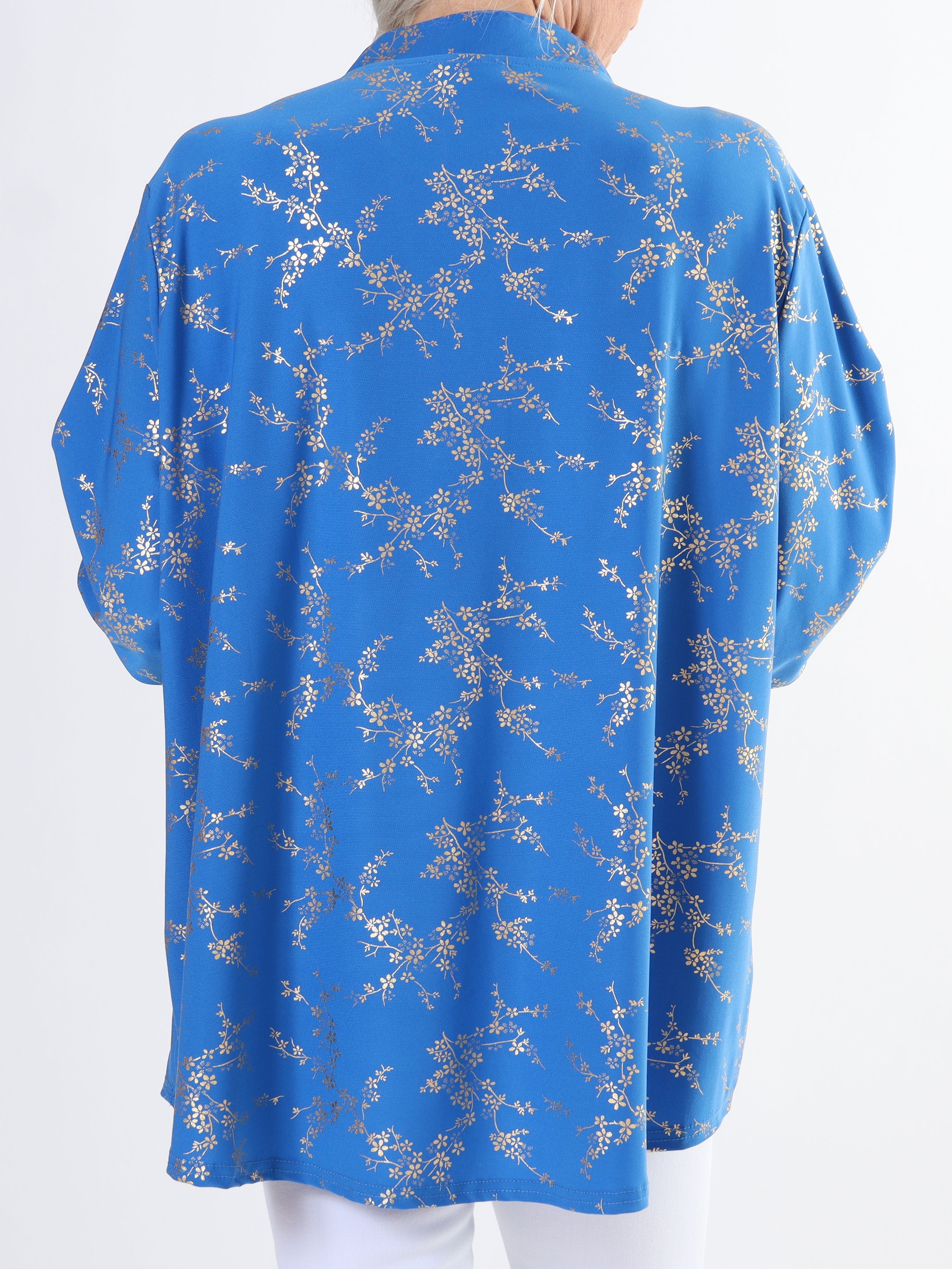 Ebba Gold - Söt plus size-blus i stretchigt tyg med gulddetaljer