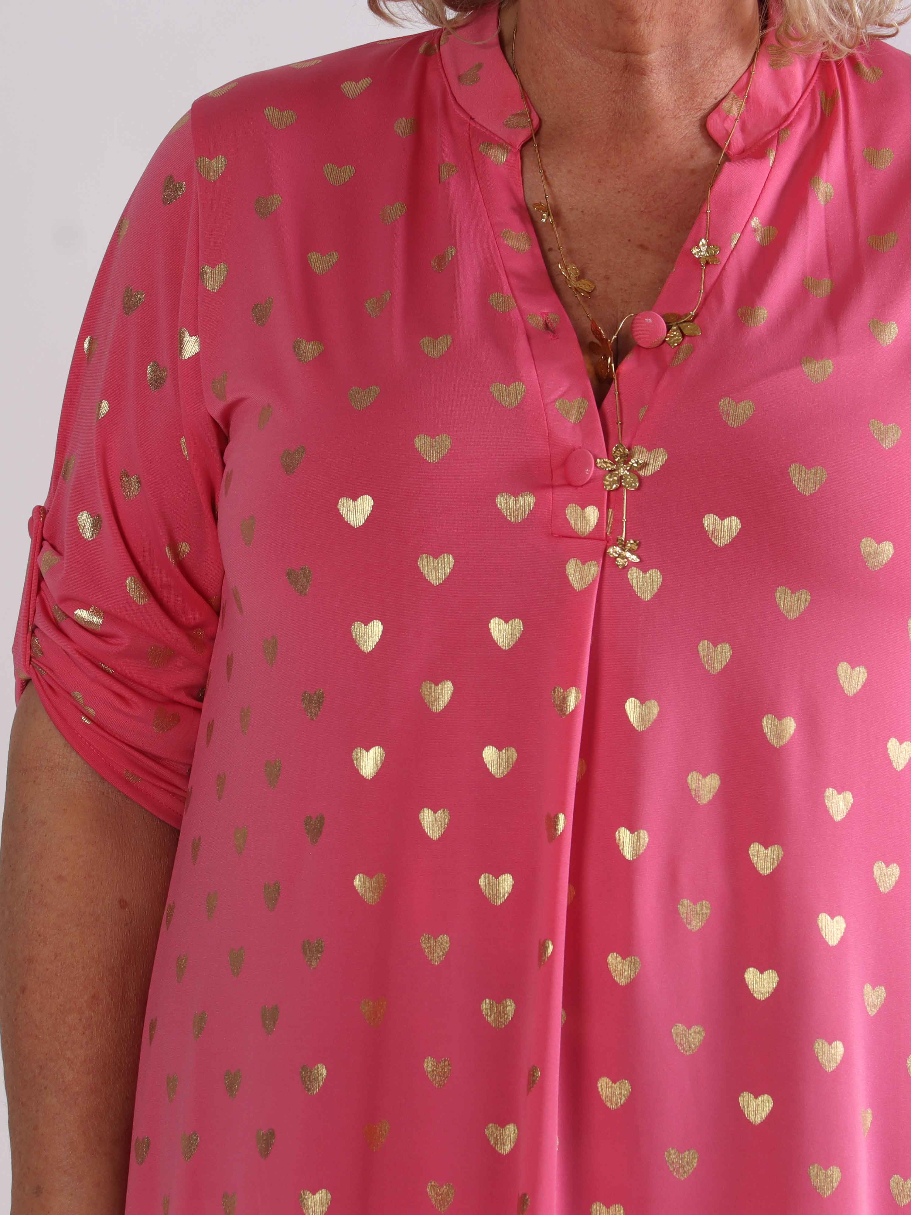 Ebba Gold Heart - Plus size resårklänning med guldfärgade hjärtdetaljer