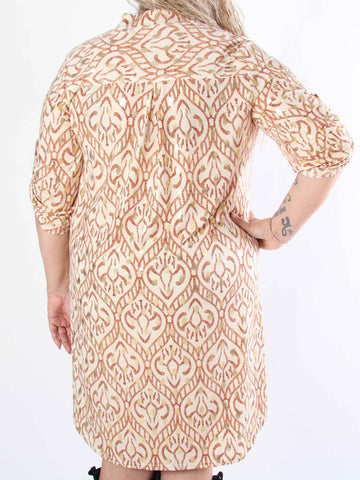 Ebba Boho Long - Elastisk mönstrad klänning i plus size med guldprickar