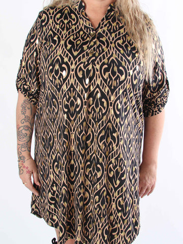Ebba Boho Long - Elastisk mönstrad klänning i plus size med guldprickar