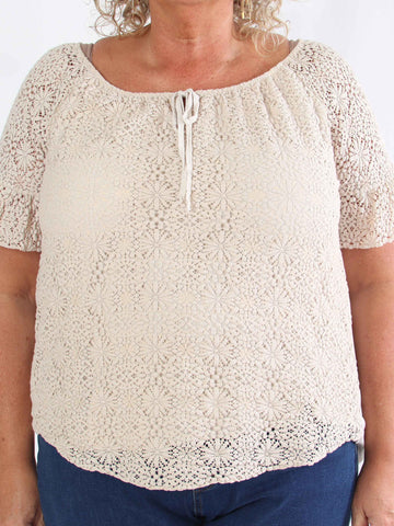 Elisa - Plus size-tunika i bomull med spets och elastisk halsringning