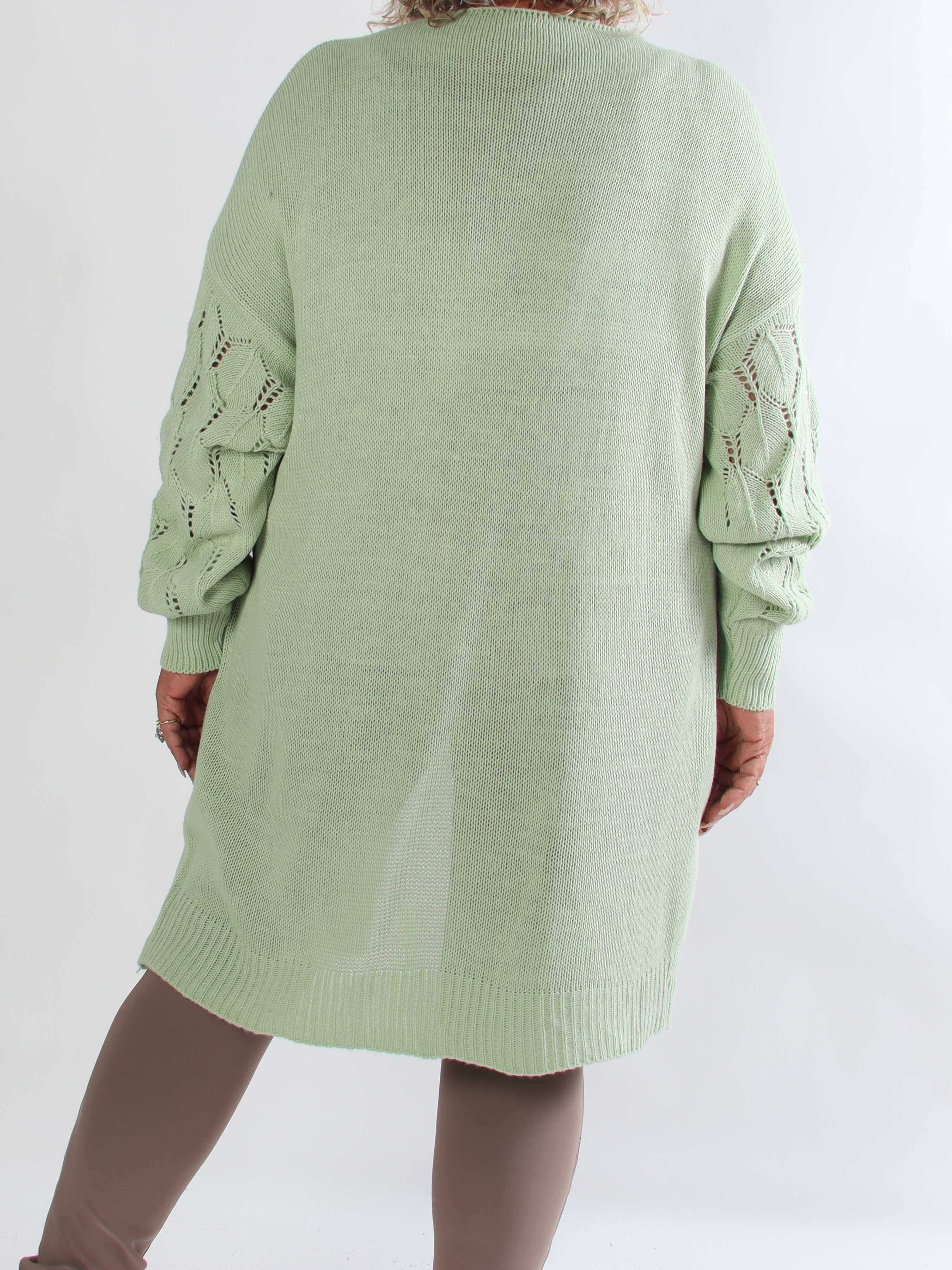Elizabeth - Lang plus size strikcardigan med fint hulmønster på ærmerne