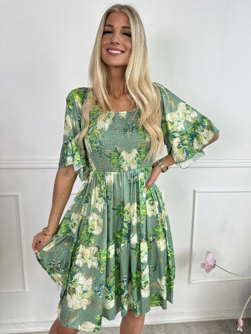 Elna Beautiful Short - Blomstret elastisk kjole med smock over brystet