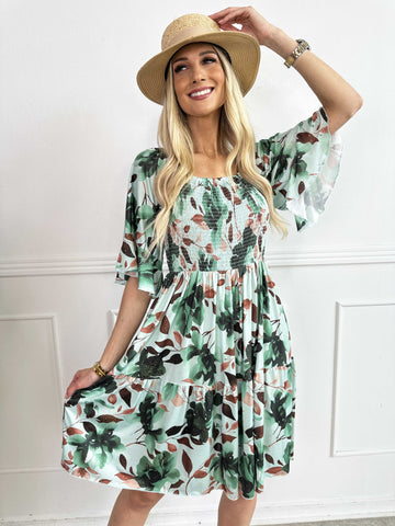 Elna Fiore Short - Blomstret elastisk kjole med smock over brystet