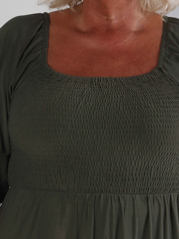 Elna Plain - Elastisk plain plus size klänning med resår över bystet