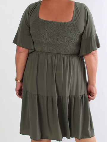 Elna Plain Short - Elastisk plain plus size klänning med resår över bysten