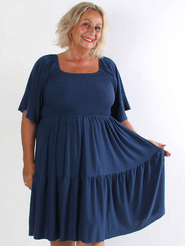 Elna Plain Short - Elastisk plain plus size klänning med resår över bysten