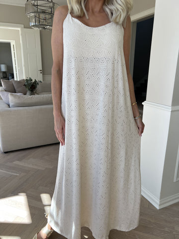 Emilie - Axelbandsklänning i mjukt tyg med broderie anglaise